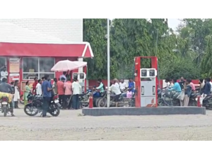 The fuel crisis deepened: Petrol-diesel shortage in Chhewada areas of Kheda district, many There were no petrol or diesel boards at the petrol pumps
