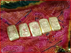 Gift to Maa Amba: Maibhakt of Lunawada felt blessed by wearing a gold crown of three and a half lakhs