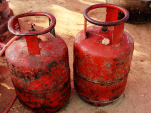 Inflation hits the public again: The price of cooking gas in the country is Rs. An increase of 3.50; Commercial cylinders also became expensive