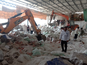 12 workers killed when wall falls: Tragedy erupts in salt factory in Halwad, corpses exhumed with the help of JCB