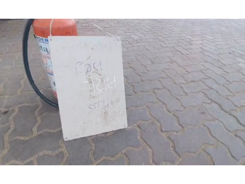 The fuel crisis deepened: Petrol-diesel shortage in Chhewada areas of Kheda district, many There were no petrol or diesel boards at the petrol pumps