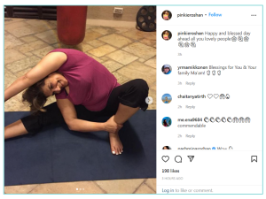 At the age of 67, Hrithik Roshan's mother did yoga in the water, Pinky Roshan's fitness is also embarrassing to the youth