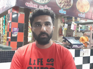 Google becomes a means of reunion: A mentally unstable man who has been staying in a hotel in Upleta for 11 years has left for Chhattisgarh, Reunion with family after 18 years