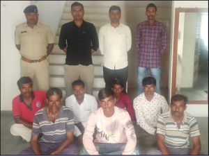 Patdi : 7 persons were caught gambling in public in Savlas village of Patdi