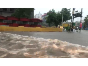 Rajkot waterlogged in 8 inches: After 2 hours break, heavy rains started again in the city, roads were flooded; Holiday in school-colleges
