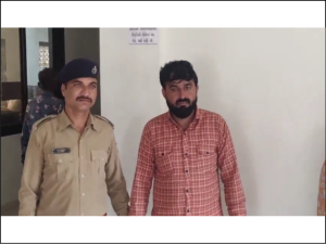 It was friends who lured the young man into the honeytrap: In wadhwan taluka of Surendranagar district, a young man extorted Rs. The girl who stole 2.15 lakhs and her accomplice were caught