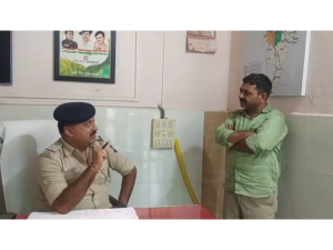 Man arrested with 8 kg and 100 grams of ganja from Surendranagar's old housing board