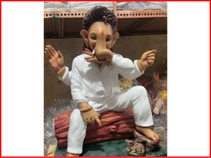 પુષ્પરાજના લુકમાં જોવા મળ્યા ગણપતિજીની મૂર્તિ, દાઢી પર હાથ ફેરવતી જુઓ મૂર્તિ