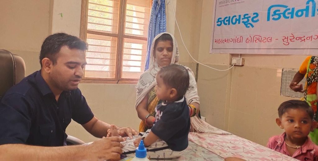 સુરેન્દ્રનગર મહાત્માગાંધી હોસ્પિટલમાં RBSK & અનુષ્કા ફાઉન્ડેશન ફોર ઈલીમીનેટીંગ ક્લબફૂટ દ્વારા ક્લબફૂટની મફતમાં સારવાર