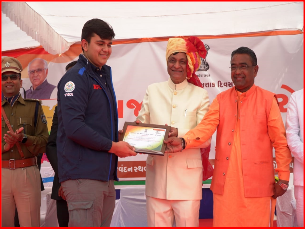 74મા પ્રજાસત્તાક પર્વ નિમિત્તે જિલ્લાનાં 60થી વધુ અધિકારીઓ-કર્મચારીઓનું બહુમાન કરાયું