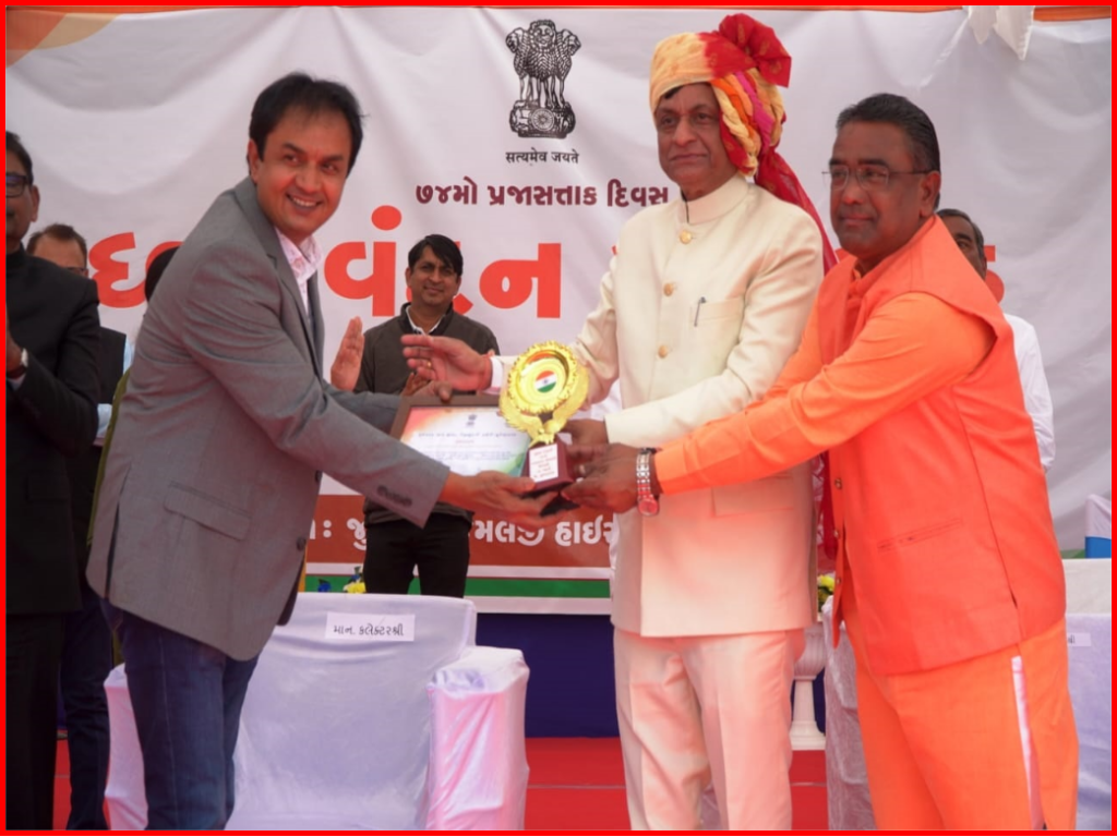 74મા પ્રજાસત્તાક પર્વ નિમિત્તે જિલ્લાનાં 60થી વધુ અધિકારીઓ-કર્મચારીઓનું બહુમાન કરાયું