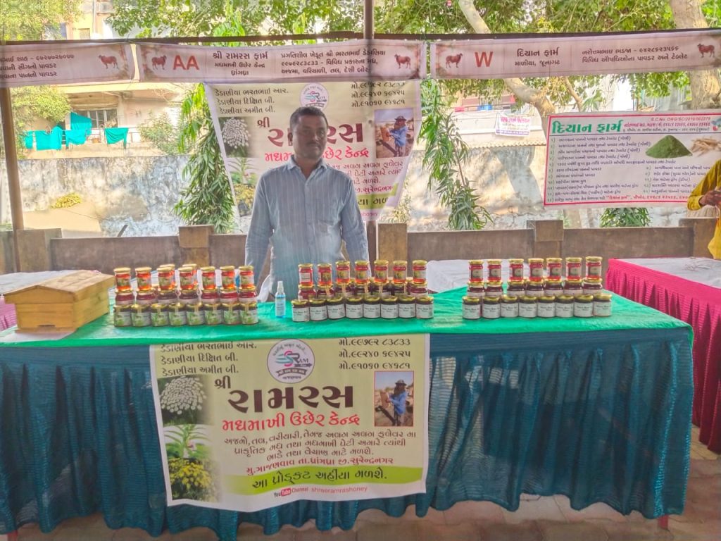 સુરેન્દ્રનગરનાં પ્રગતિશીલ ખેડૂત મધની ખેતી દ્વારા વાર્ષિક રૂ.15 લાખની કમાણી