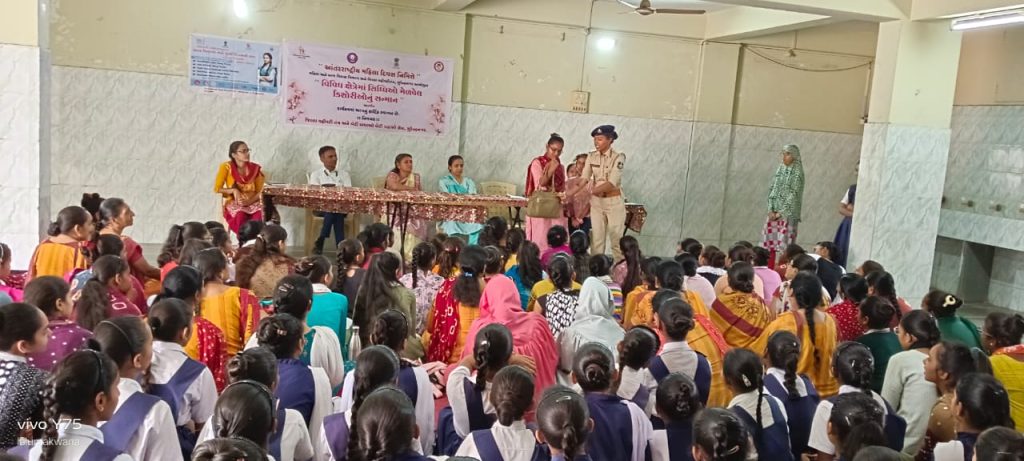 આંતરરાષ્ટ્રીય મહિલા દિવસની ઉજવણી અંતર્ગત બેટી બચાવો બેટી પઢાઓ સેલ દ્વારા વિવિધ ક્ષેત્રે સિદ્ધિઓ મેળવેલ કિશોરીઓનું સન્માન કરાયુ