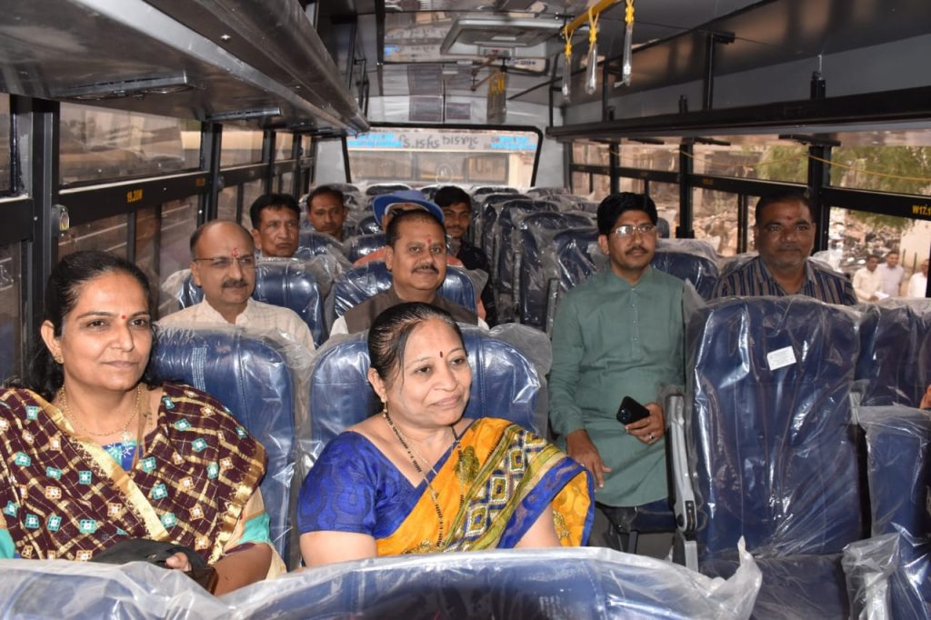 સુરેન્દ્રનગર જિલ્લાને નવીન પાંચ લક્ઝરી બસોની ભેટ, મુસાફરોની સુવિધામાં વધારો