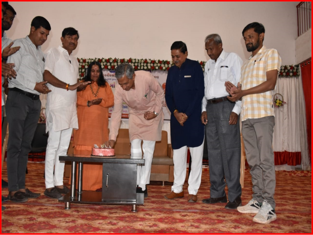 વઢવાણ મેડિકલ હોલ ખાતે કેબિનેટ મંત્રી કુંવરજીભાઇ બાવળીયાના અધ્યક્ષ સ્થાને બ્લડ ડોનેશન કેમ્પ યોજાયો