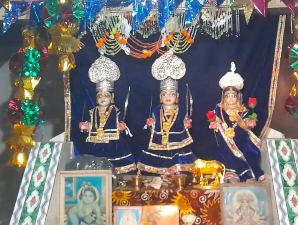135 years ago in Kharaghoda, the British built a temple, had the idols of Rama, Lakshmana and Janaki made by a Parisian sculptor.