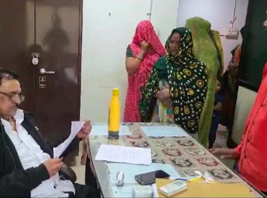 The people of Chotila Sukhpura area raised a ruckus by reaching the municipality regarding various issues