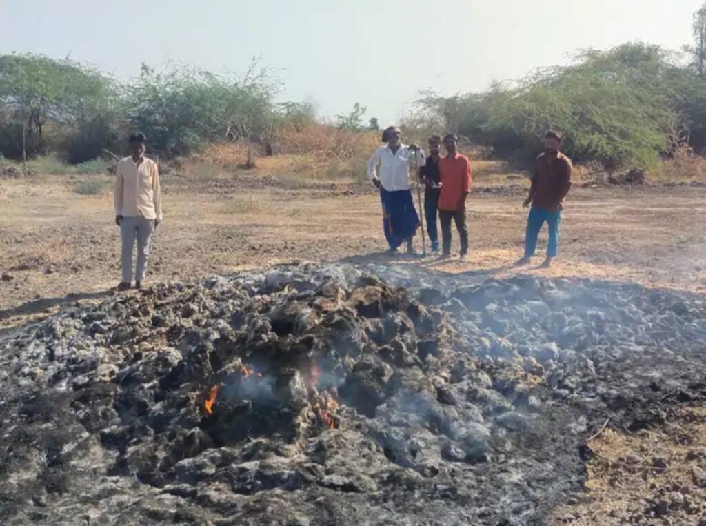 Dasada's gauchar land caught fire late at night, consuming fodder and castor