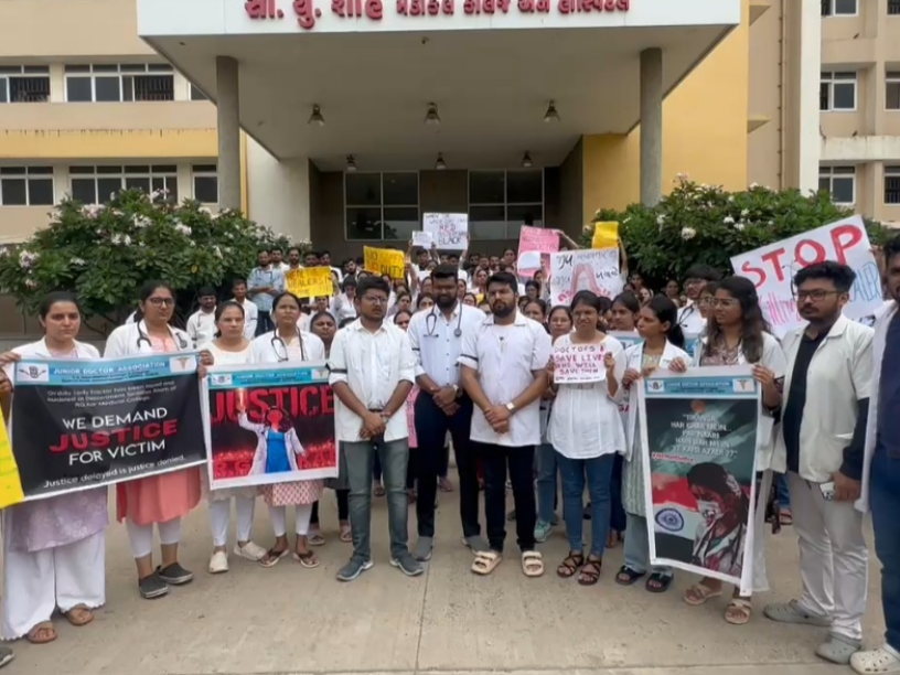 Kolkata Rape Case - In Surendranagar, doctors staged a rally in the campus with slogans demanding justice